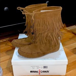 Minnetonka Decorah DBL fringe Boot